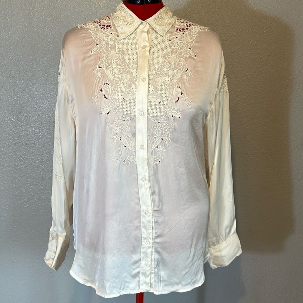 New Free people women’s cream embroidered blouse size M